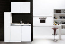 Witte mini keuken van staal en apothekerskast 130 cm