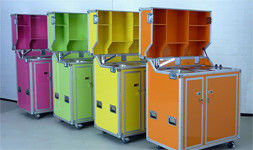Kofferkeukens op wielen in roze groen geel en oranje